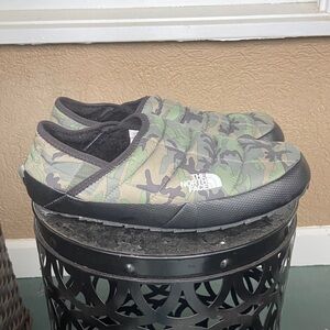 The North Face Thermoball Traction Mules.‎ Camo. Size 10